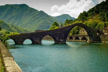 Ponte del Diavolo Borgo a Mozzano - obrazy, fototapety, plakaty