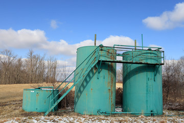 Obraz premium Three oil tanks