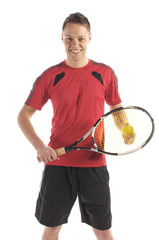 Junger Erwachsener in Tennis Outfit