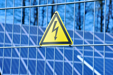 Solaranlage - Warnzeichen Strom