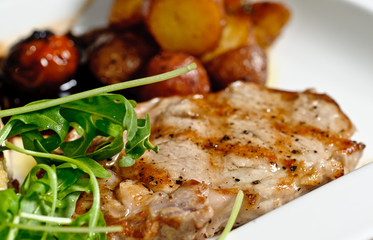 Grilled meat with vegetables