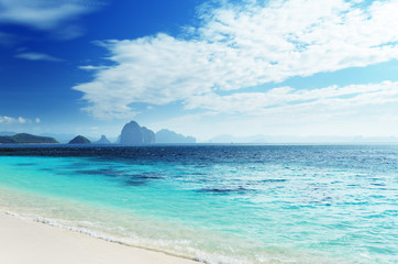 Fototapeta premium White sand beach