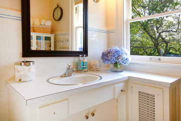 Antique rpmantic white bathroom