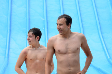 Jugendliche im Aquapark