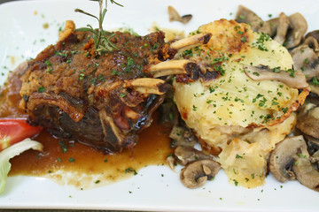 Côtes d agneau et ses légumes