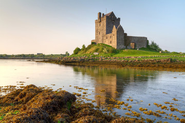 Fototapeta na wymiar 16th Century Dunguaire zamek w zachodniej Irlandii