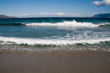 Fototapeta na wymiar Waves crushing on the beach, windy day