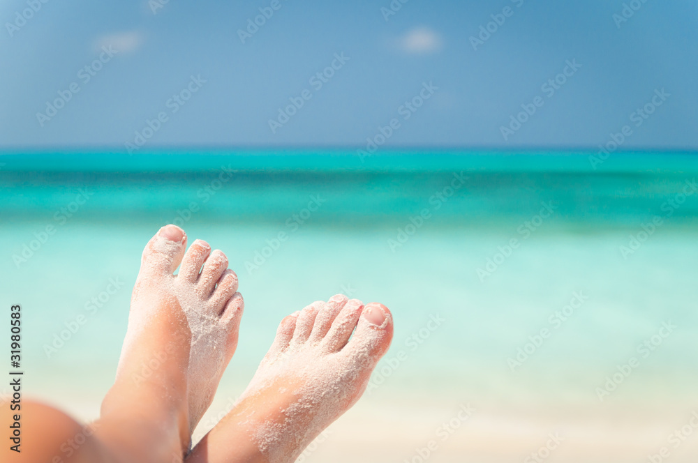 Poster sandige füße am strand