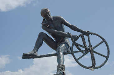 Menton, statua di Ulisse al Palmero