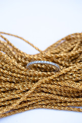 anello e fili d'oro