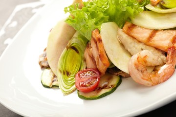 Shrimps with salmon and vegetables