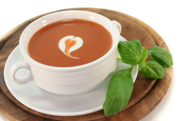 Tomatensuppe mit Sahneklecks