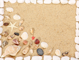Fototapeta na wymiar Sea shells and stones frame on sand