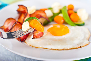 Fried egg with bacon