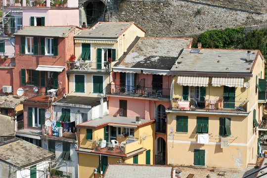 Enchev&ecirc;trement de maisons &agrave; Vernazza, Cinque Terre, Italie.