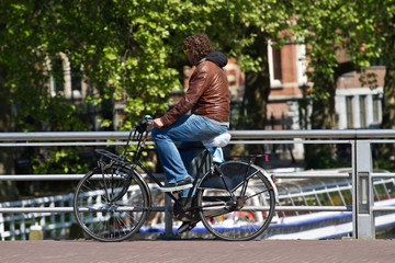 Obraz premium turista in bicicletta
