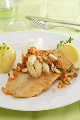 Pangasiusfilet mit frischem Spargel und Polnischer Buttersoße