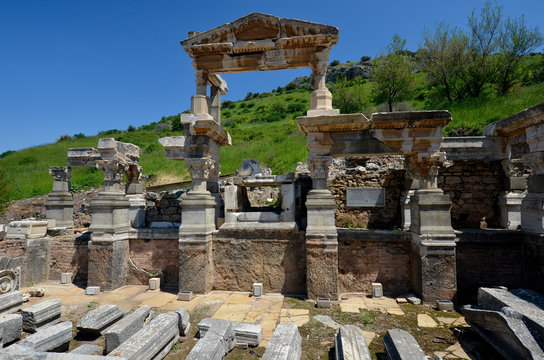 Fontaine de Trajan à Ephèse