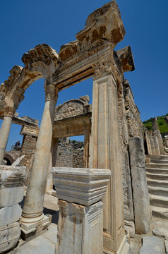 Temple d'Hadrien dans Ephèse