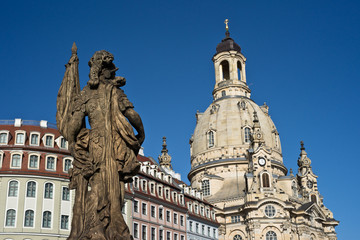 Fototapeta na wymiar Eglise Notre-Dame à Dresde