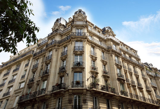 House in the typical neoclassical  style of Paris.