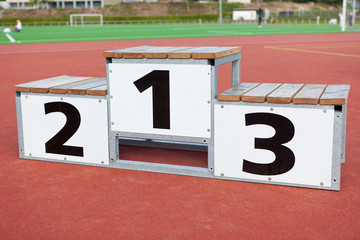 siegerpodest auf dem sportplatz