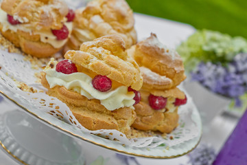 Tablett mit Windbeuteln