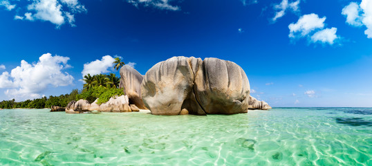 Fototapeta premium Seychelles, anse source d'argent