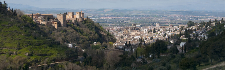 Fototapeta na wymiar Panoramiczny Granada i Alhambra. Granada, Hiszpania