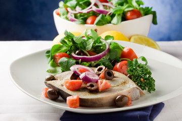 Pesce Spada con Insalata mista