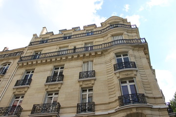Fototapeta premium Immeuble ancien du quartier de Passy à Paris