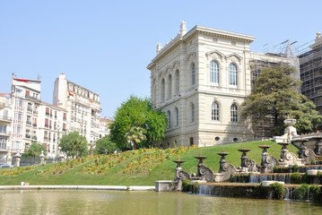 Fototapeta na wymiar jardin du palais longchamp, Marseille 9