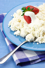 Cottage cheese with strawberries