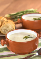 Cream of asparagus with green asparagus heads