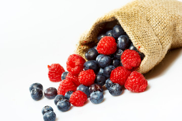 A pile of berry fruits