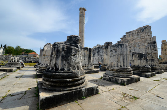 Tourisme au temple d'Apollon de Didim