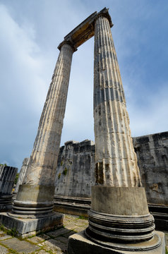 Colonnes au temple d'Apollon de Didim