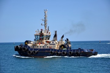 Obraz premium remorqueur en mer