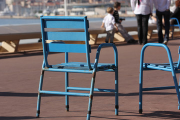 la croisette et une chaise