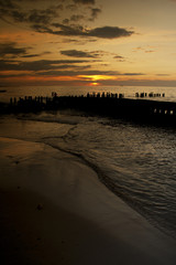 Fototapeta na wymiar Zachód słońca w Kołobrzegu. Morski krajobraz.