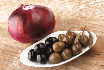 CIPOLLA ROSSA CON OLIVE