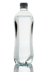 Mineralwasser Flasche isoliert