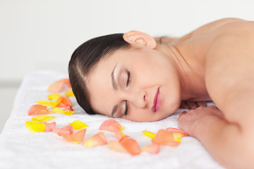 Obraz na płótnie Canvas Lovely brunette lying down and receiving a massage