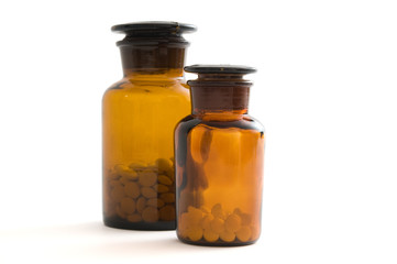 Apothekerflaschen mit Tabletten