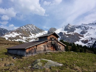 Fototapeta na wymiar Obora w Alpach
