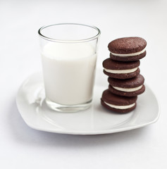 Chocolate cookies filled with cream