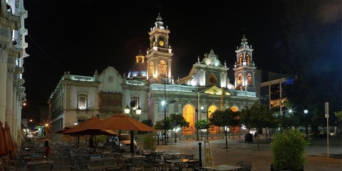Eclairage de nuit,de la Cathédrale de Salta , argentine