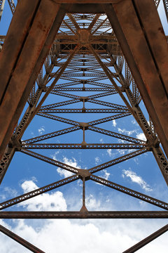 Structure métallique d'un pont de voie ferrée (Tren a las Nubes) © GSM