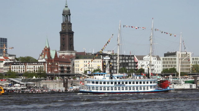 Raddampfer in Hamburg