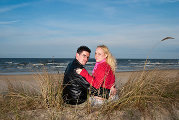 Fototapeta premium Paar in den Dünen